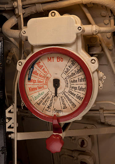 A large dial with speed settings in German