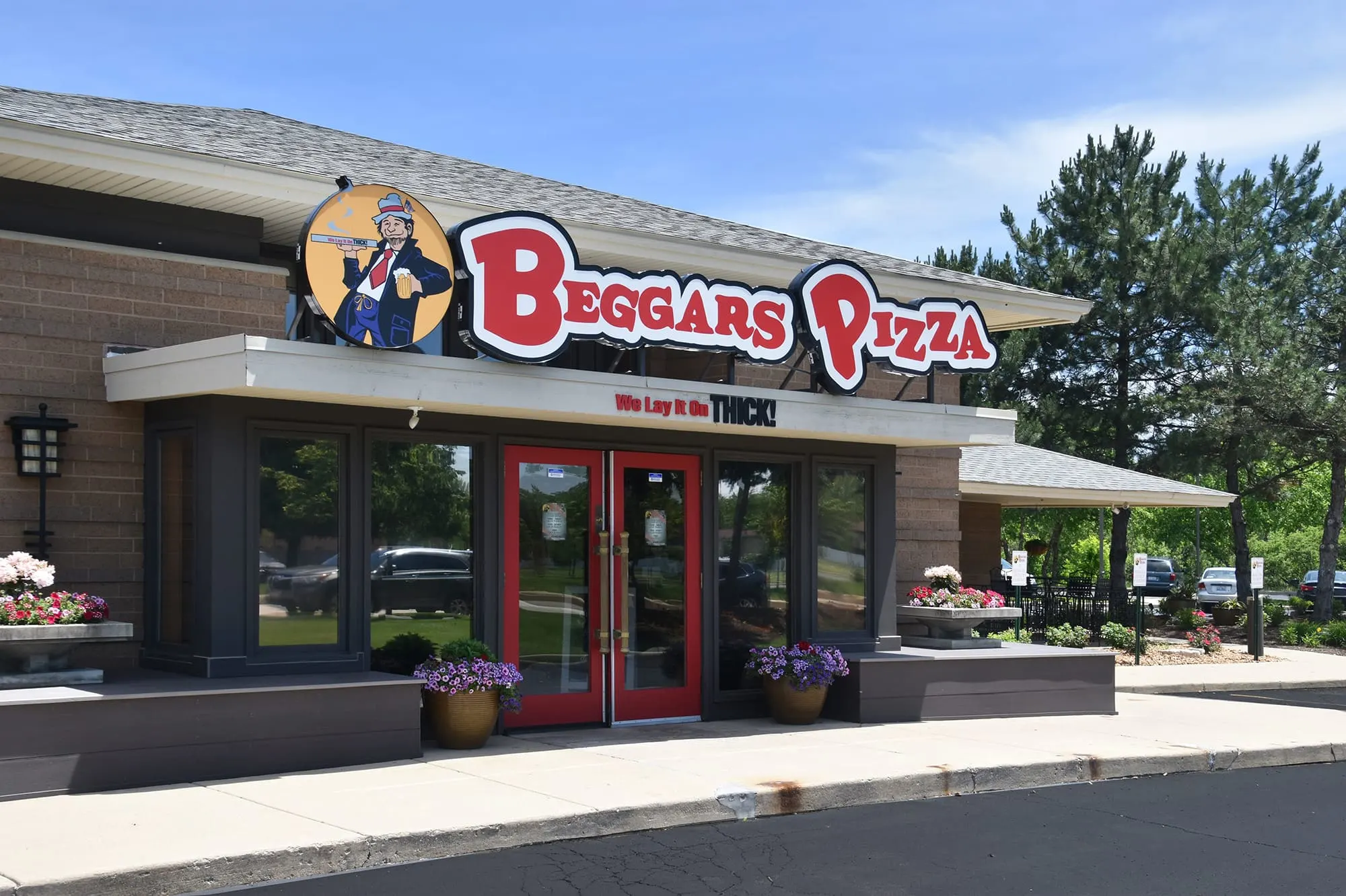 Exterior image of Beggars Pizza in Bolingbrook