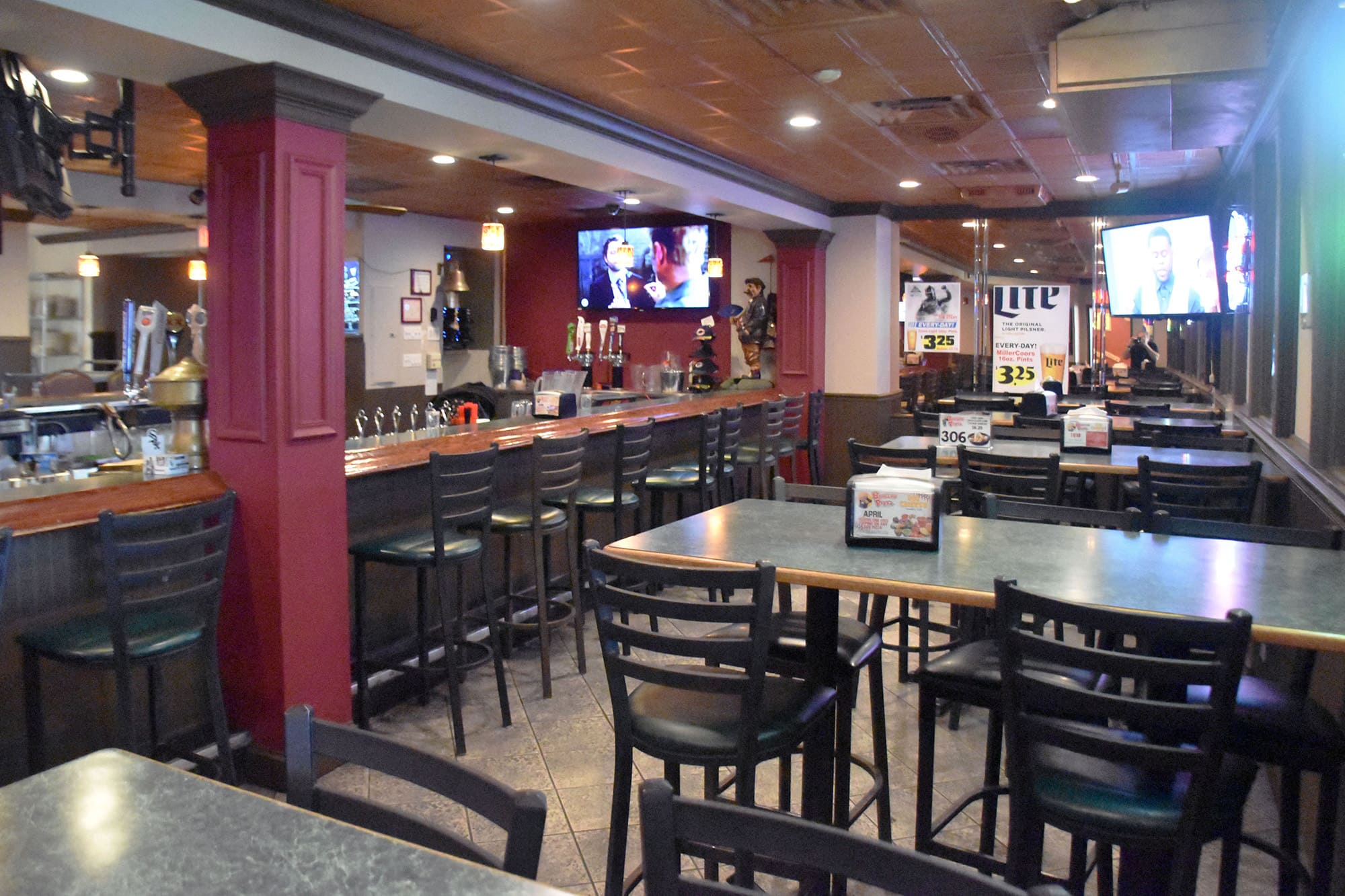 The interior bar at Beggars Pizza in Blue Island on Kedzie