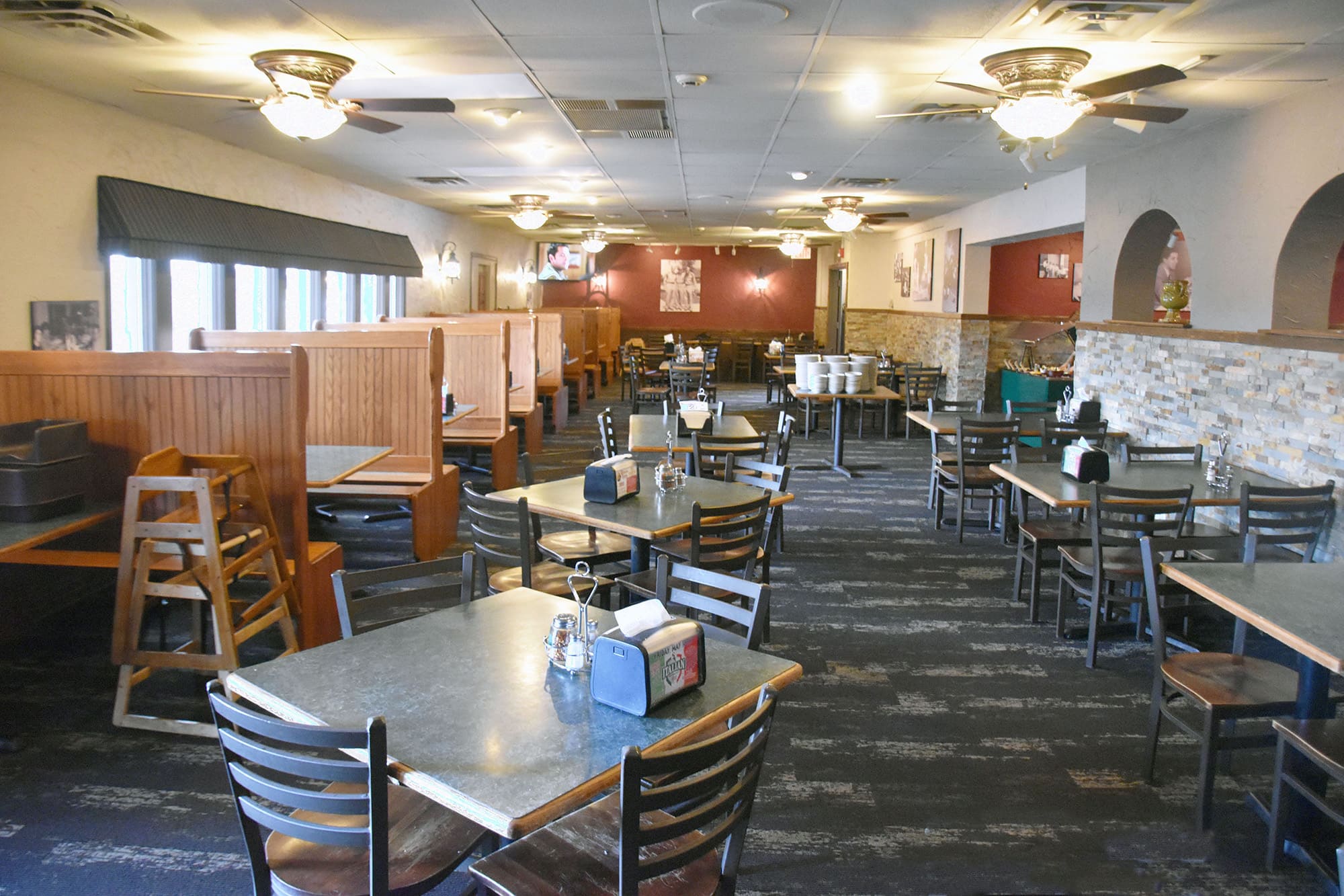 The interior dining room at Beggars Pizza in Blue Island Kedzie