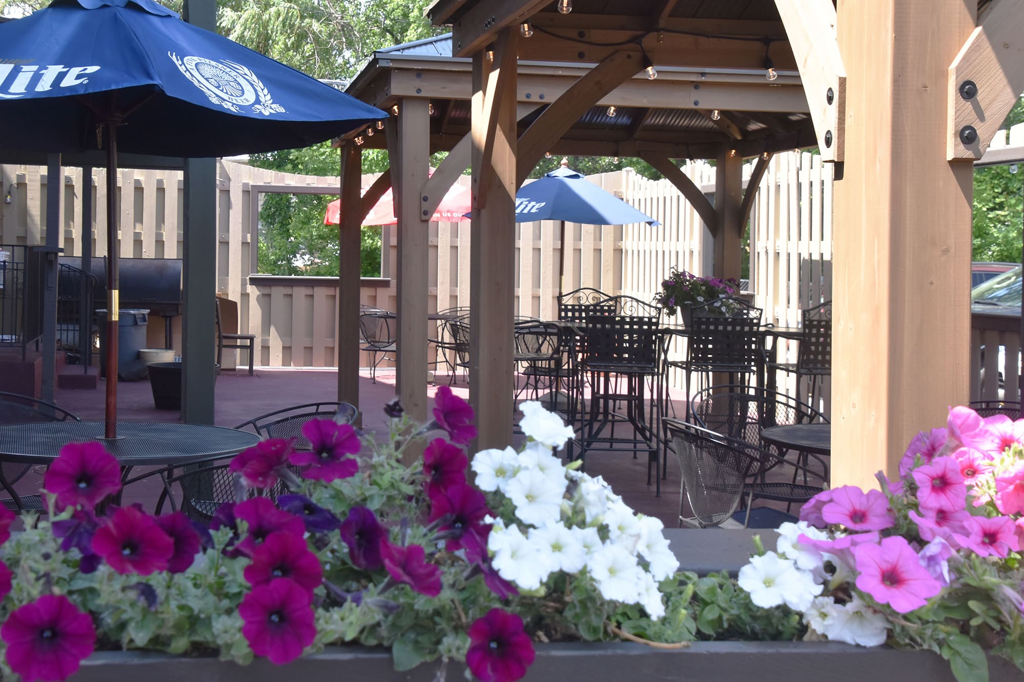 More of the patio at Beggars Pizza in Blue Island on Kedzie