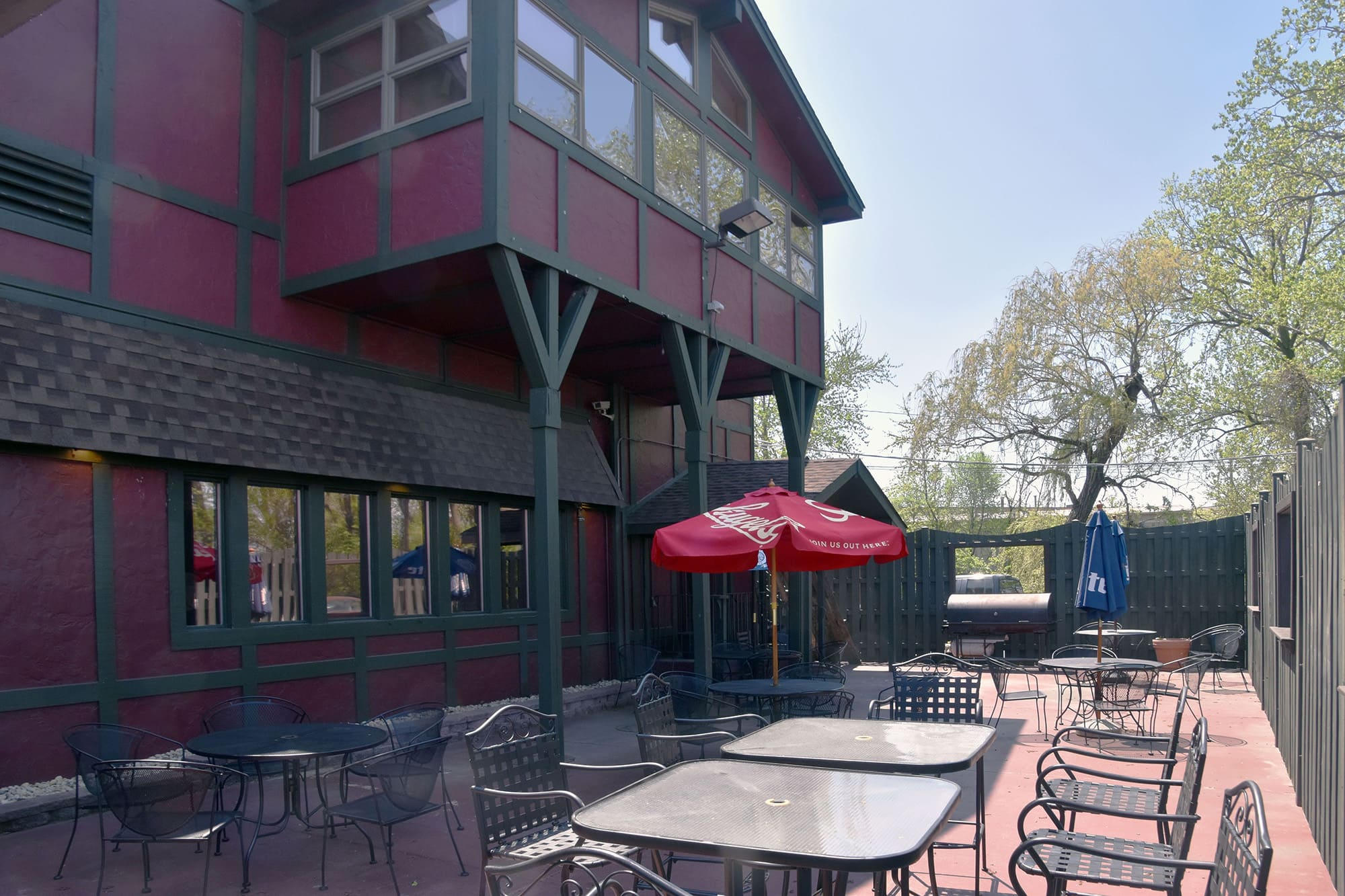 The patio at Beggars Pizza in Blue Island on Kedzie