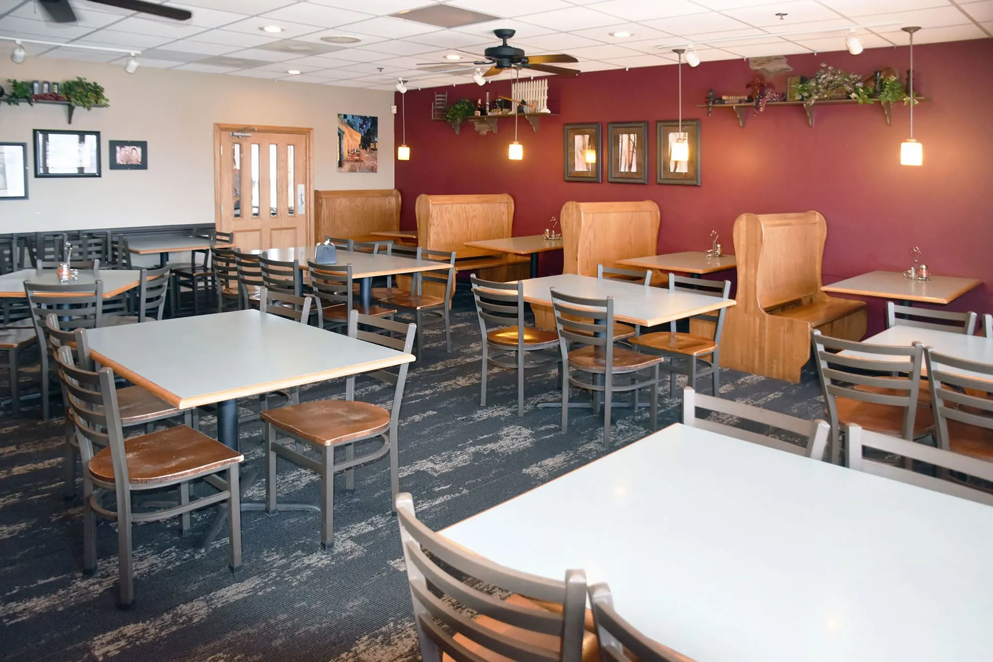 More interior seating at Beggars Pizza in Oak Forest