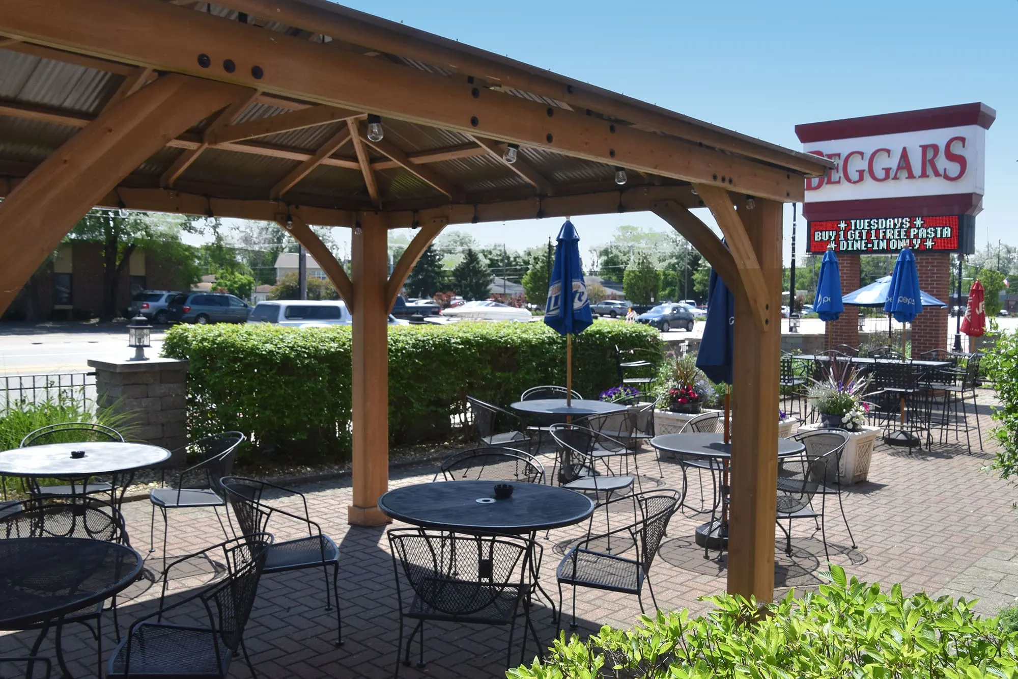 The covered section of the outdoor patio at Beggars Pizza in Oak Forest