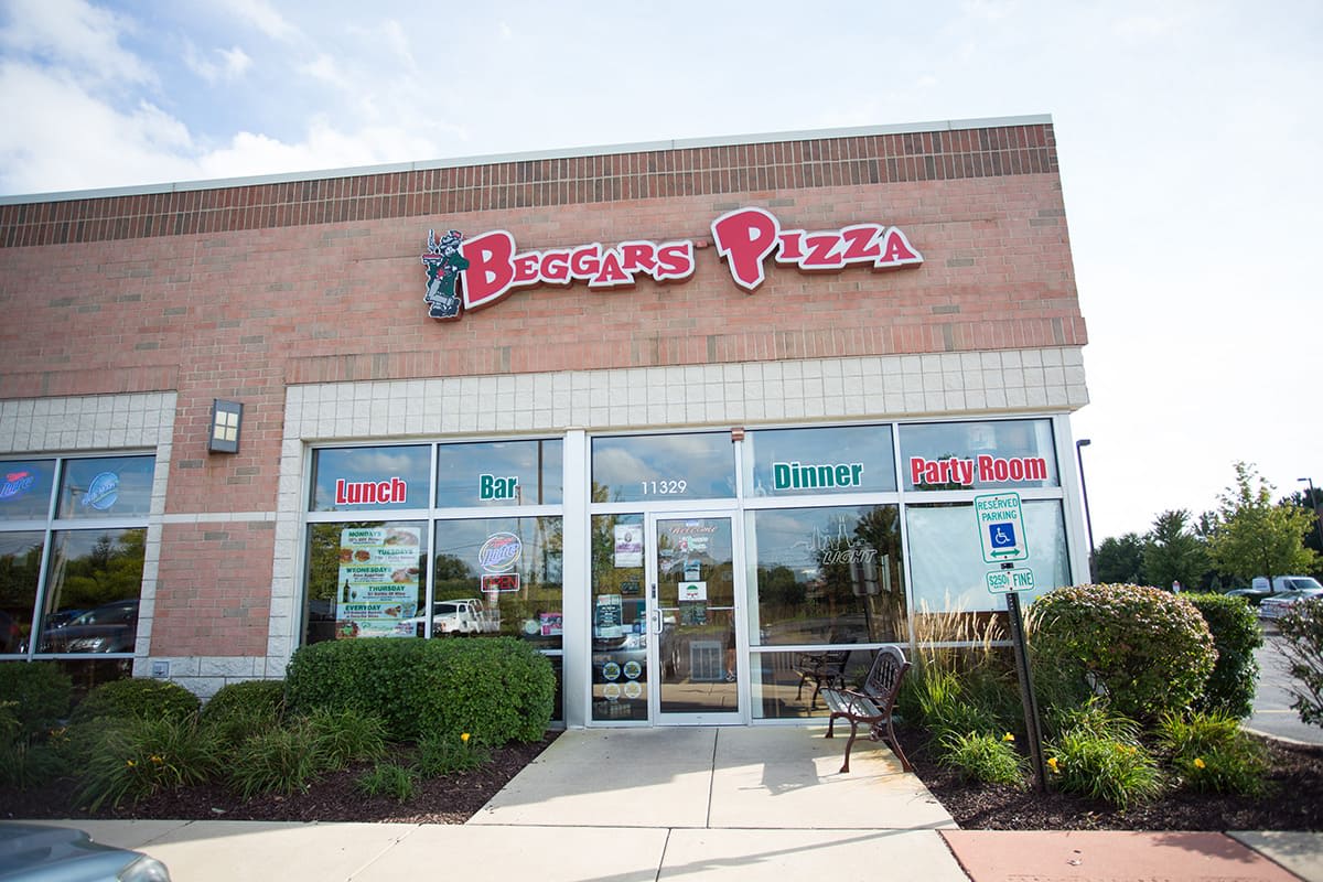 Exterior of Beggars Pizza in Orland Park