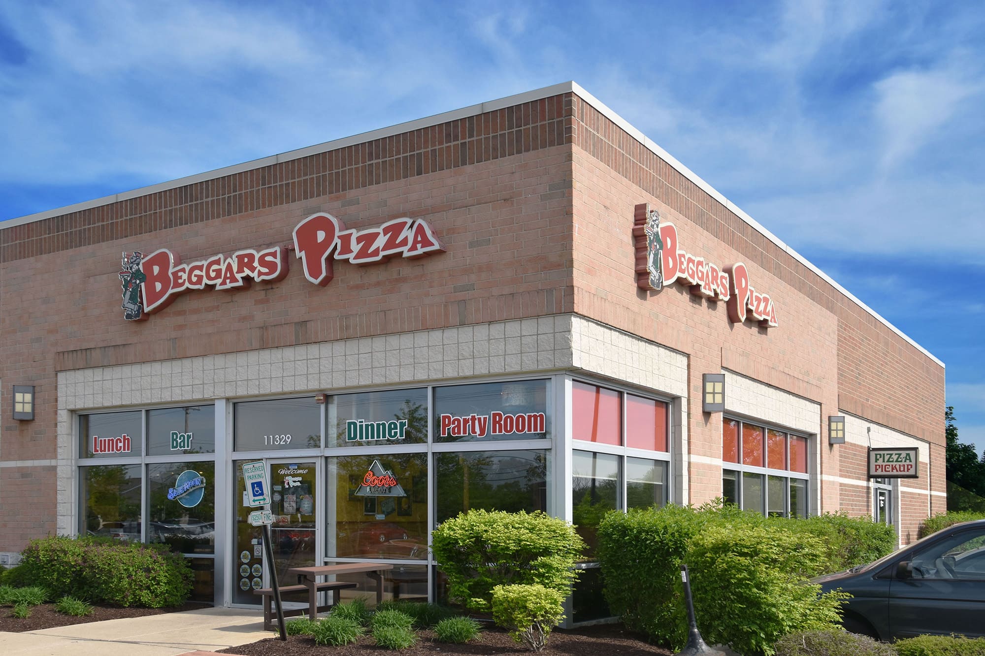 Another exterior image of Beggars Pizza in Orland Park