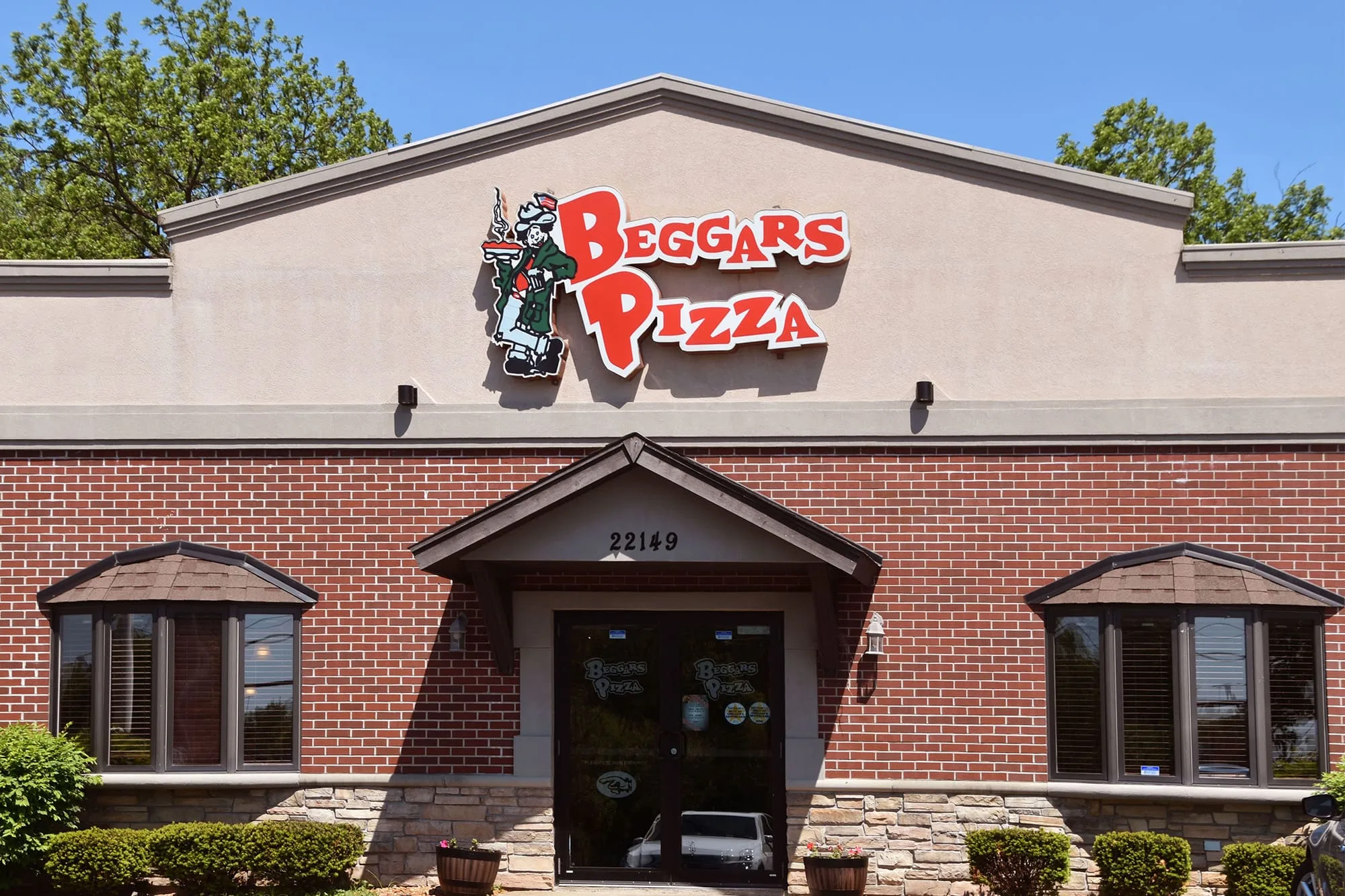 Exterior of Beggars Pizza in Richton Park