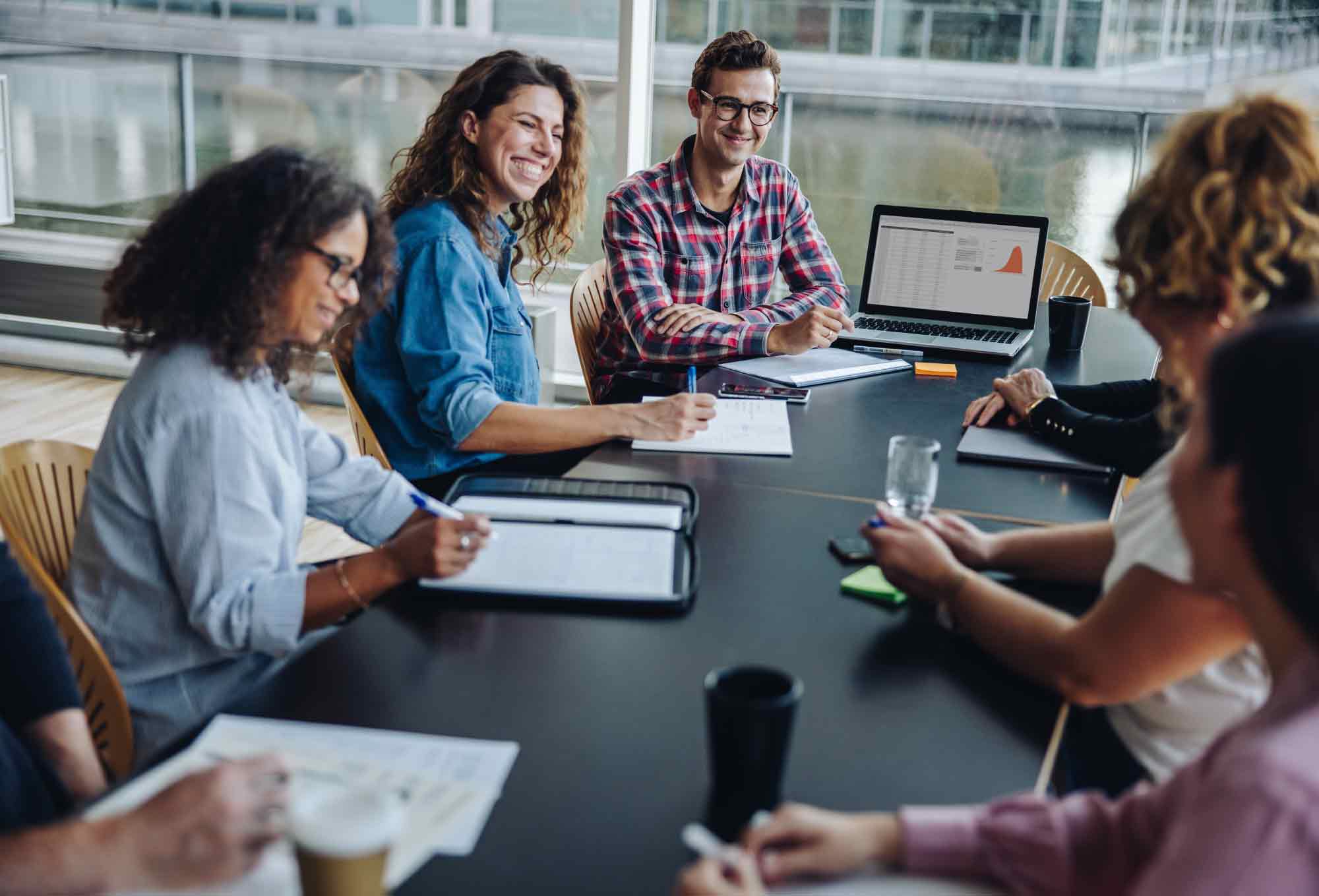 graphic of colleagues collaborating